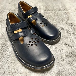 NWT Clarks Girls Navy Star Beam Flats Size 2W Leather Mary Janes NEW NWOB